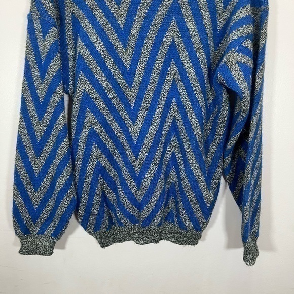 Vintage Objectivity Women’s Blue Grey Chevron Print Knit Sweater - Picture 9 of 11